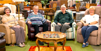 Mart resident volunteers relaxing in recliners