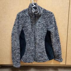 Great Northwest Indigo navy & white fleece found by the train in the Court Building.