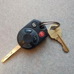 Car faub/key and house key left at the Terrace.