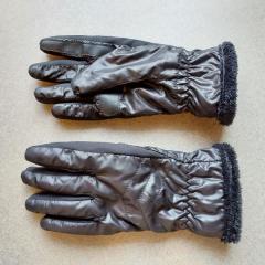 Black lined winter gloves found outside of North Point.